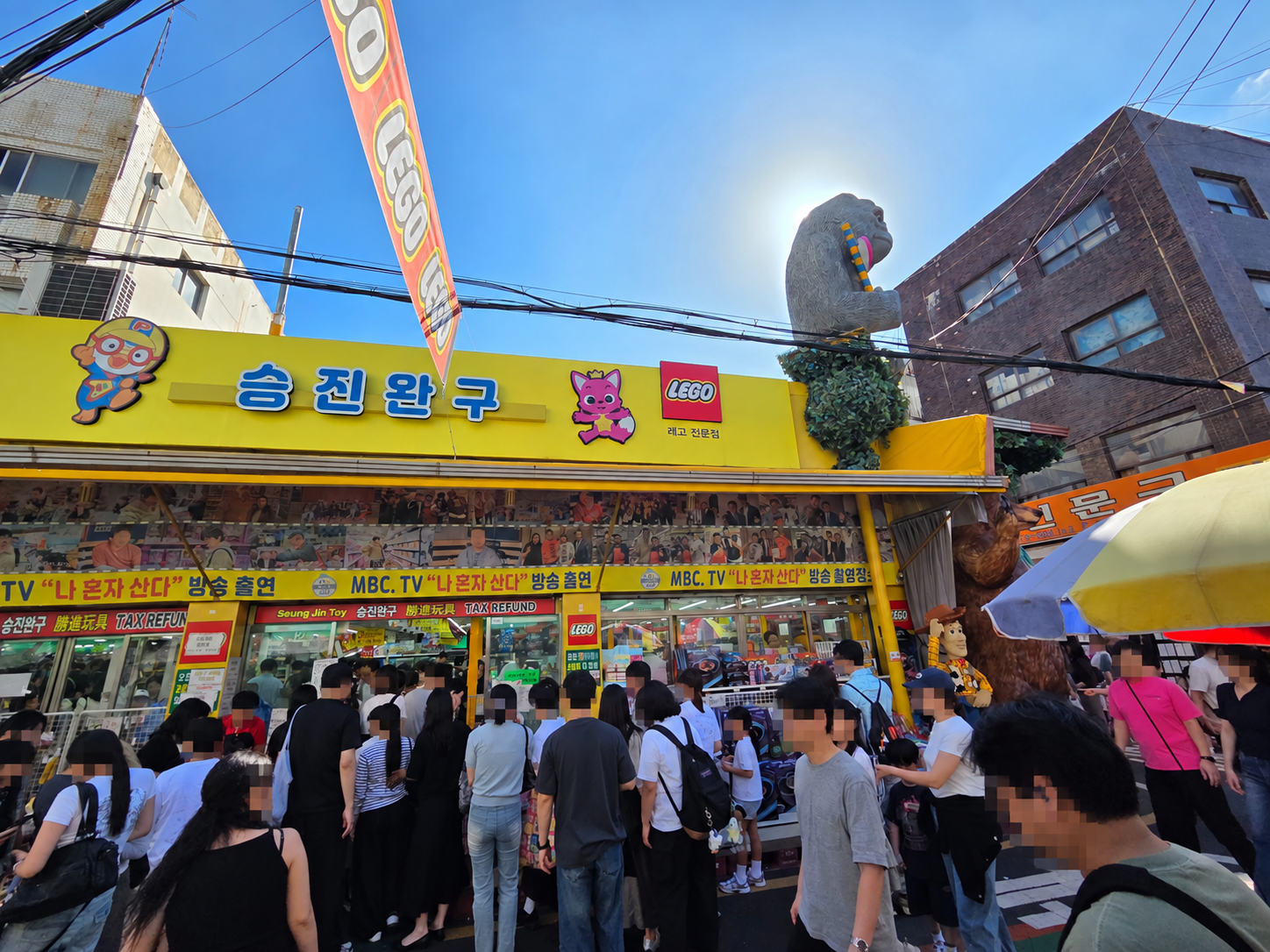 Yellow storefront of Seungjin Toy in Changsin-dong Seoul