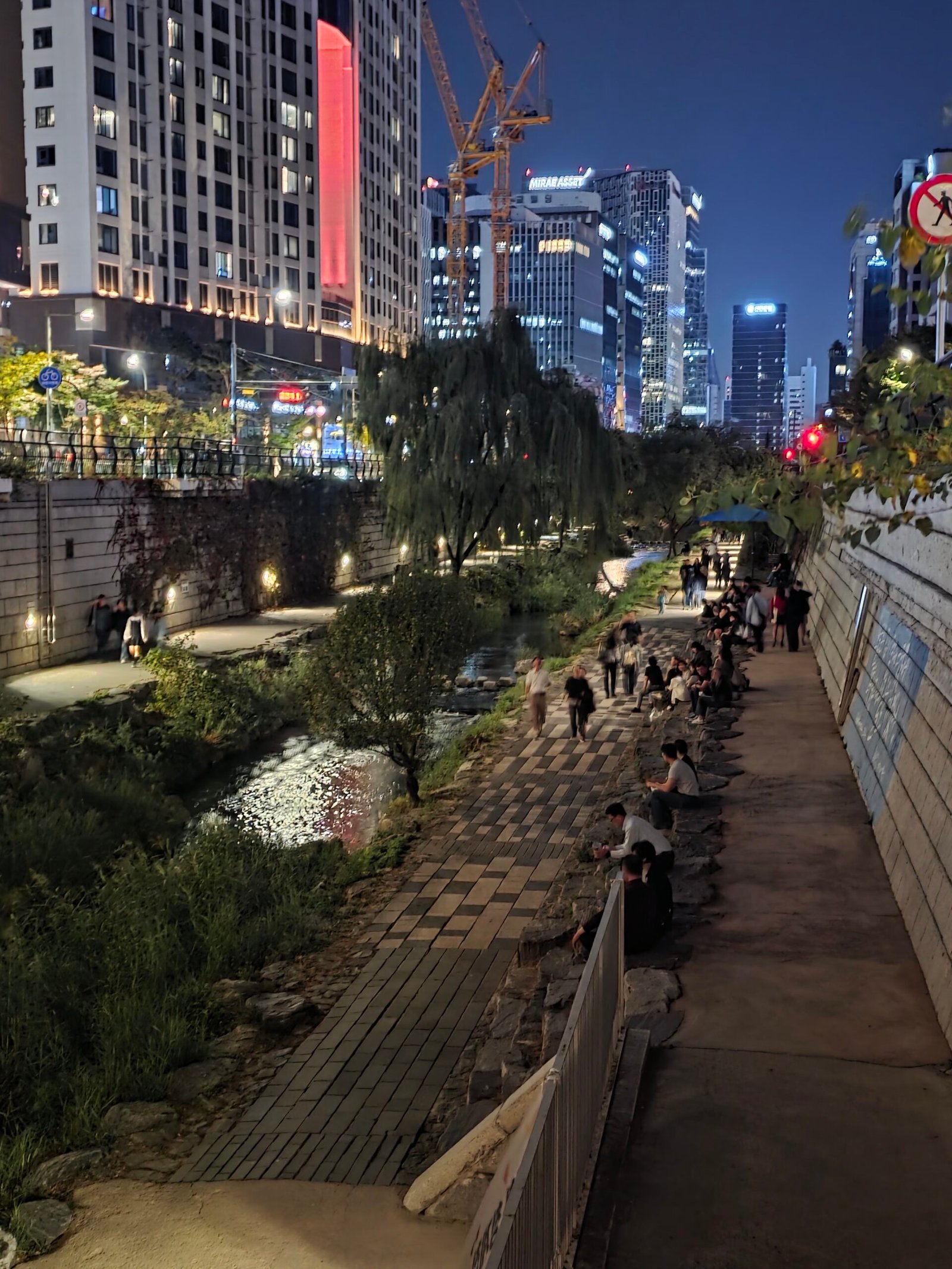 Cheonggyecheon at Night: Seoul Walking Route, Directions & Safety
