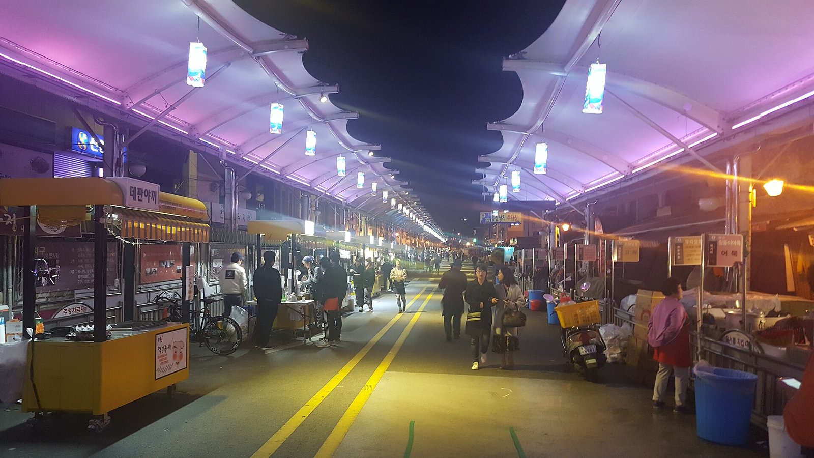 Food stalls and visitors at Seomun Night Market in Daegu